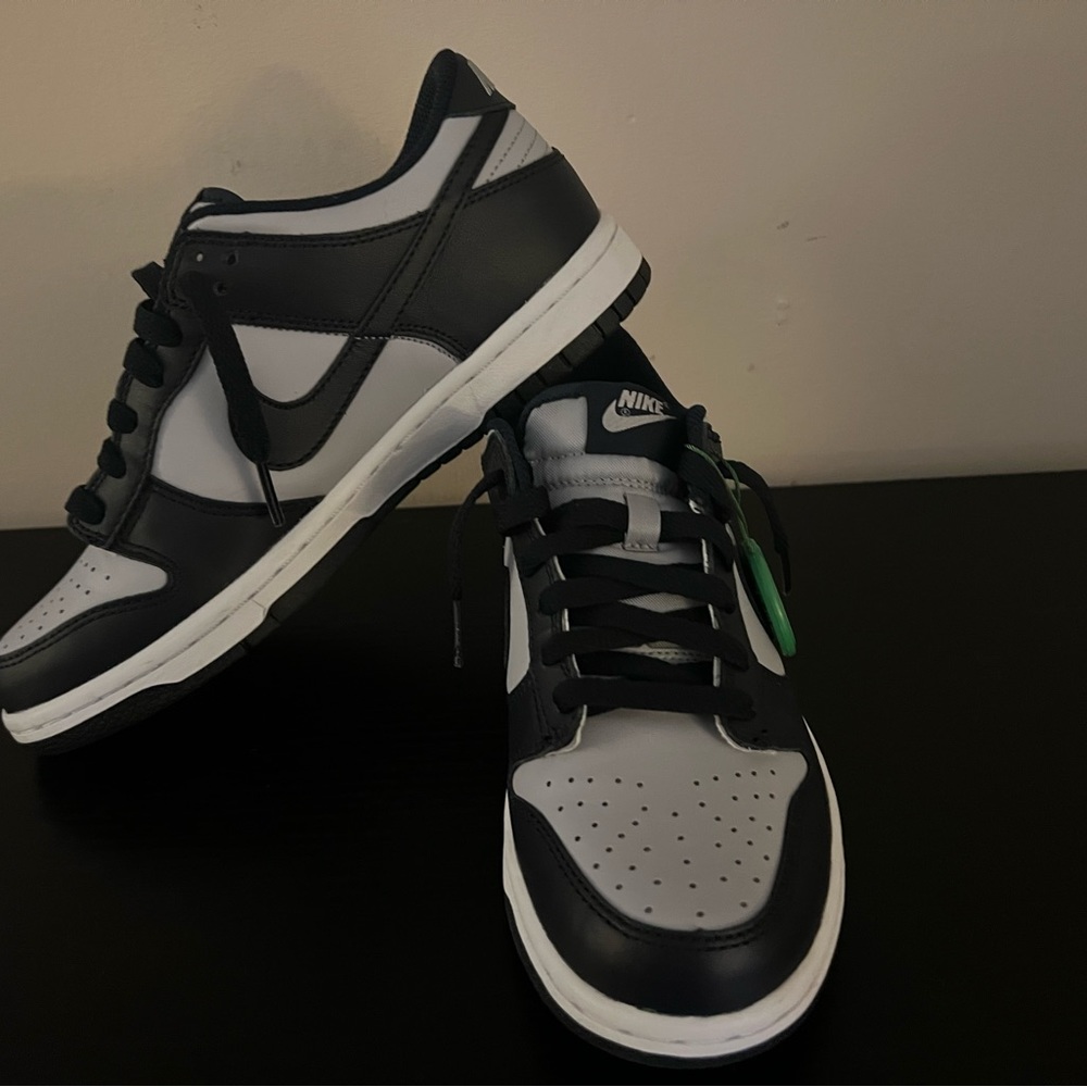 NIKE DUNK LOW Georgetown. GS size 5.5y or men’s 5.5. For faster shipping no box.